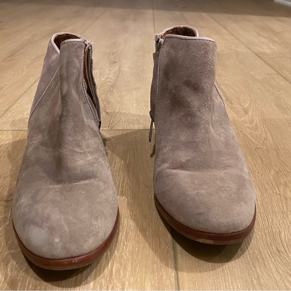 Sam Edelman women’s Chukka Boots - Light Brown Suede used great condition.
